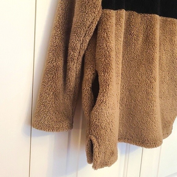 Beeson River Black & Tan Oversized Sherpa Women's Size Small - Picture 2 of 8